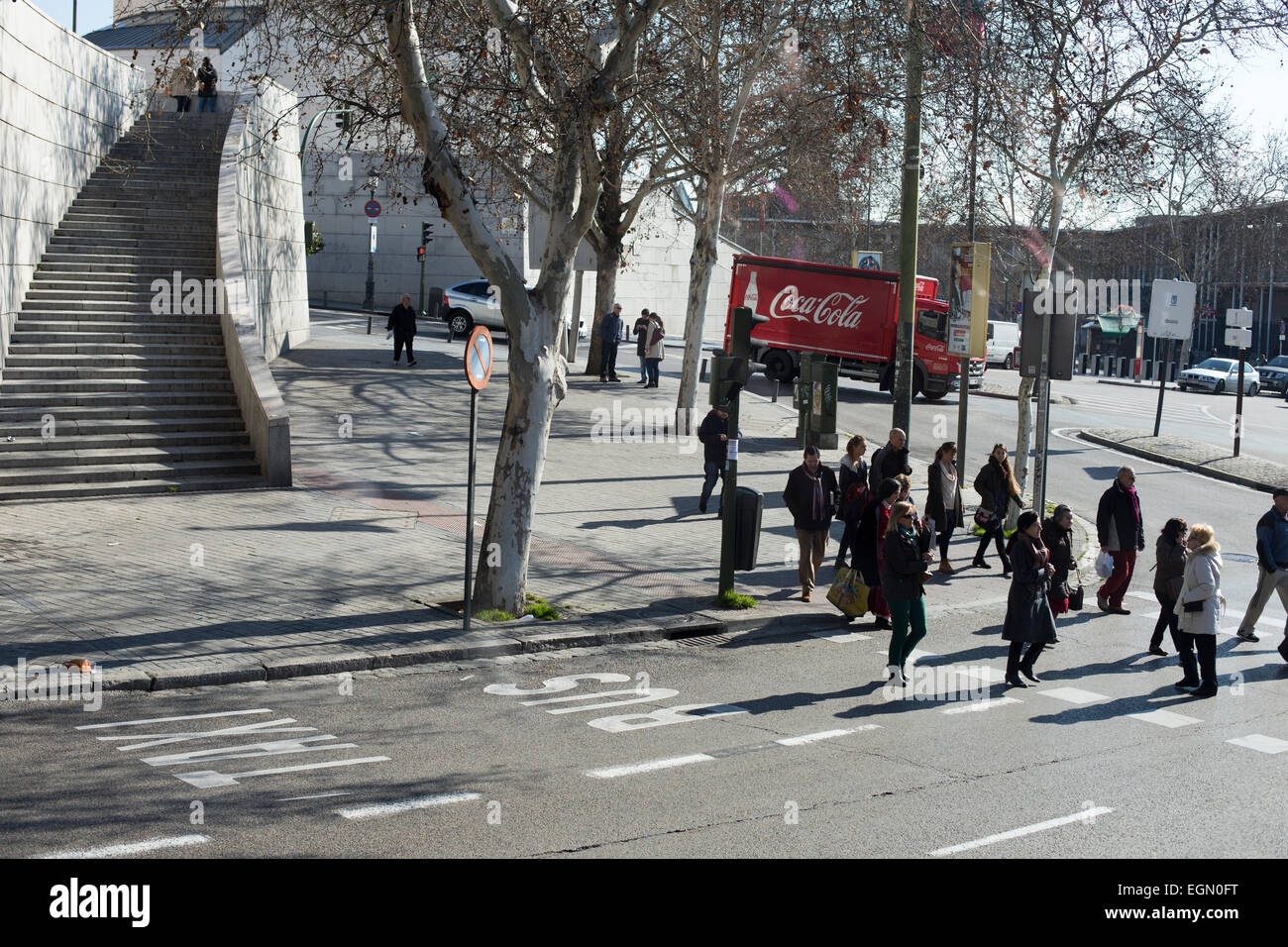 People crossing the road Madrid street scene coke Stock Photo