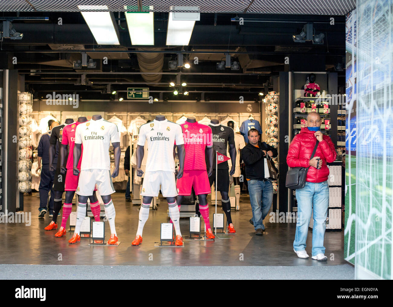 lassen gerucht Staat Real Madrid Shop High Resolution Stock Photography and Images - Alamy