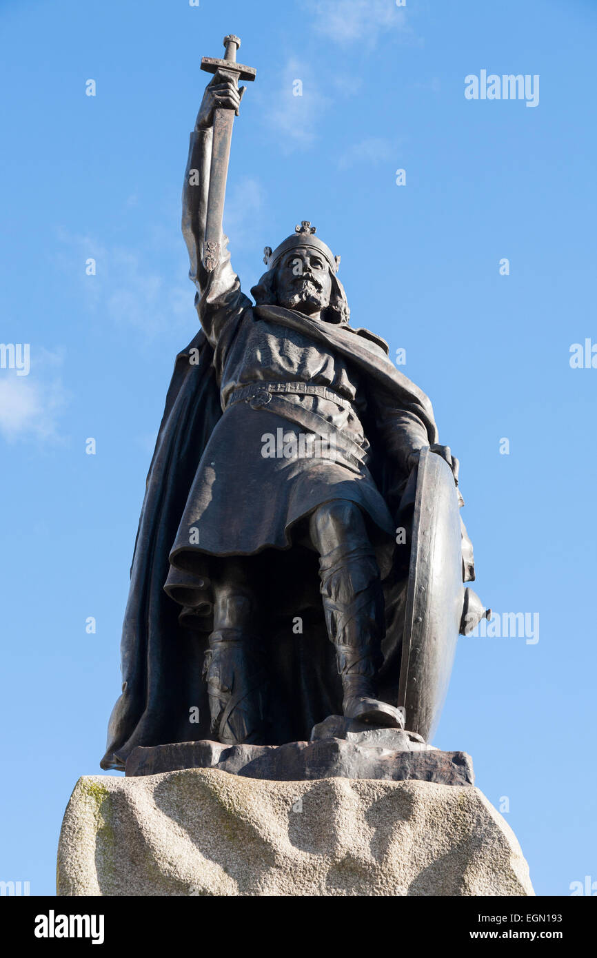 Statue of King Alfred the Great (by Sir William Hamo Thornycroft) , The Broadway. Winchester. SO23 9BE Hants Hampshire UK. Stock Photo