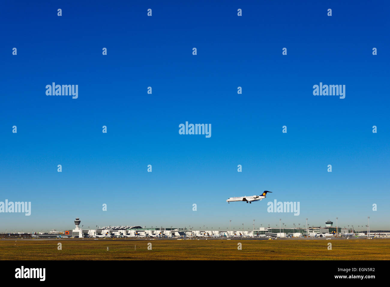 landing, touch down, overview, aircraft, airport Stock Photo Alamy