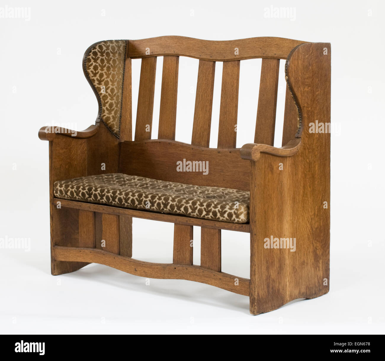 Furniture wood settle hi-res stock photography and images - Alamy