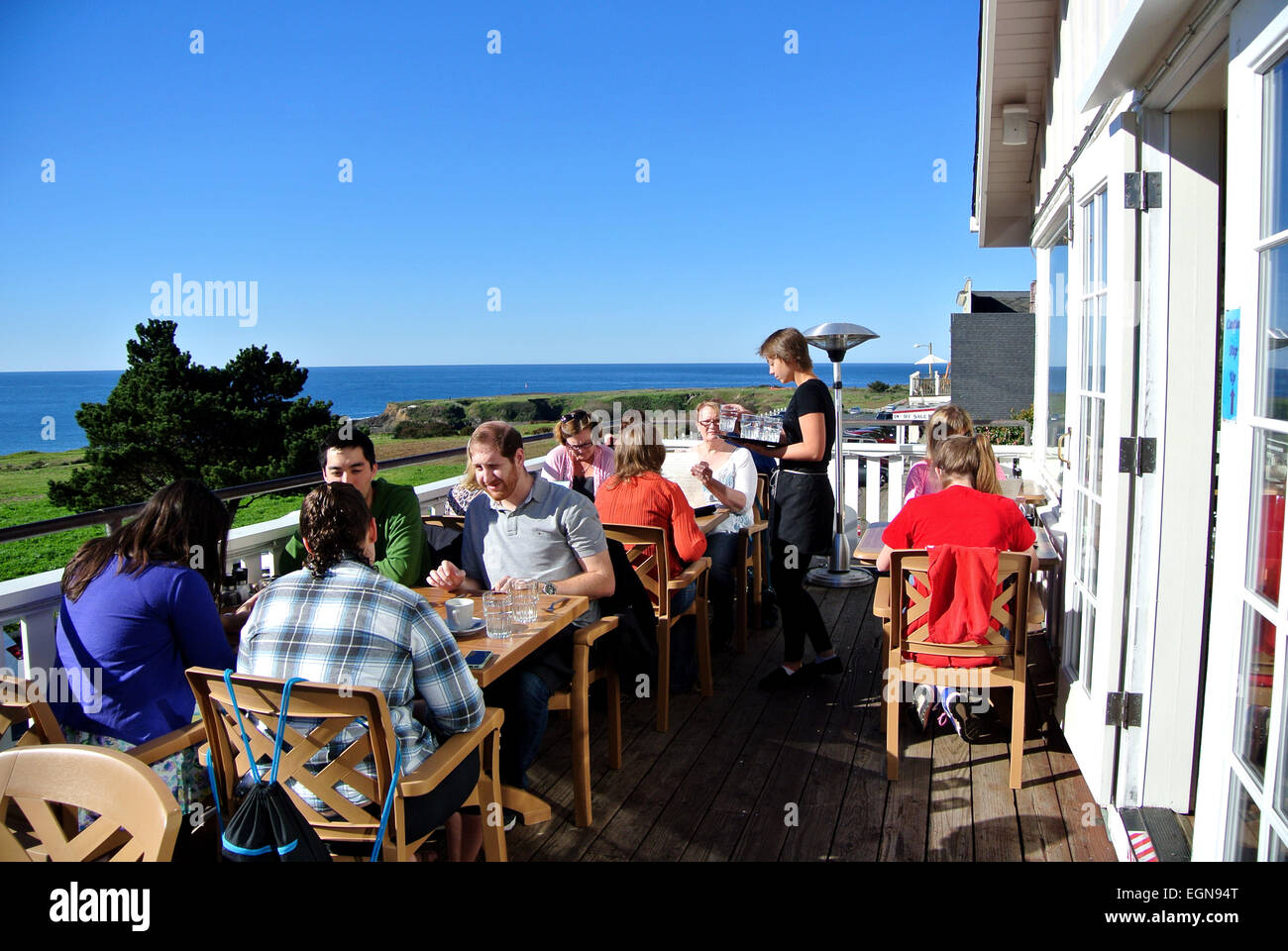 tourists have breakfast at Mendocino restaurant on California coast Stock Photo Alamy