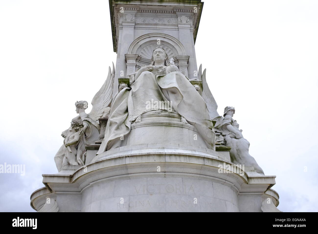 Memorial and statue of Queen Victoria in front of Buckingham Palace