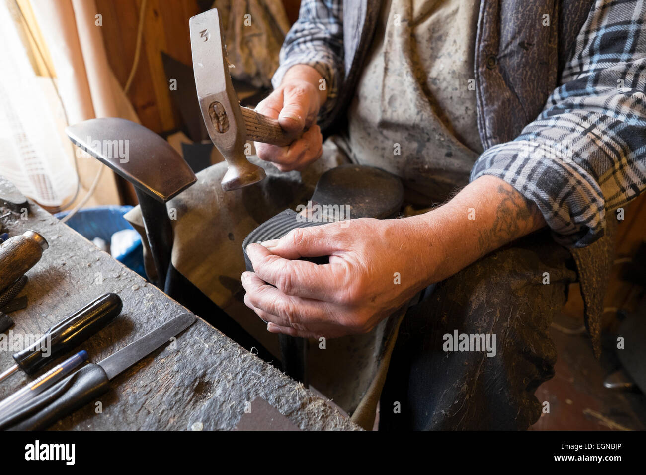 Cobbler Mending Shoe High Resolution Stock Photography and Images Alamy
