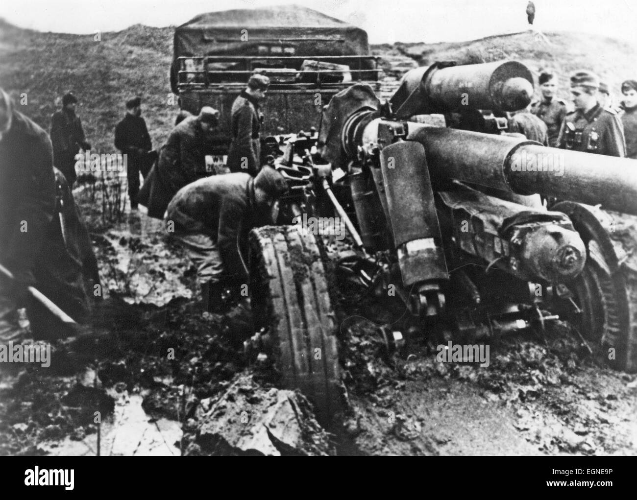 GERMAN 8.8 cm Flak gun stuck in mud in 1942 Stock Photo