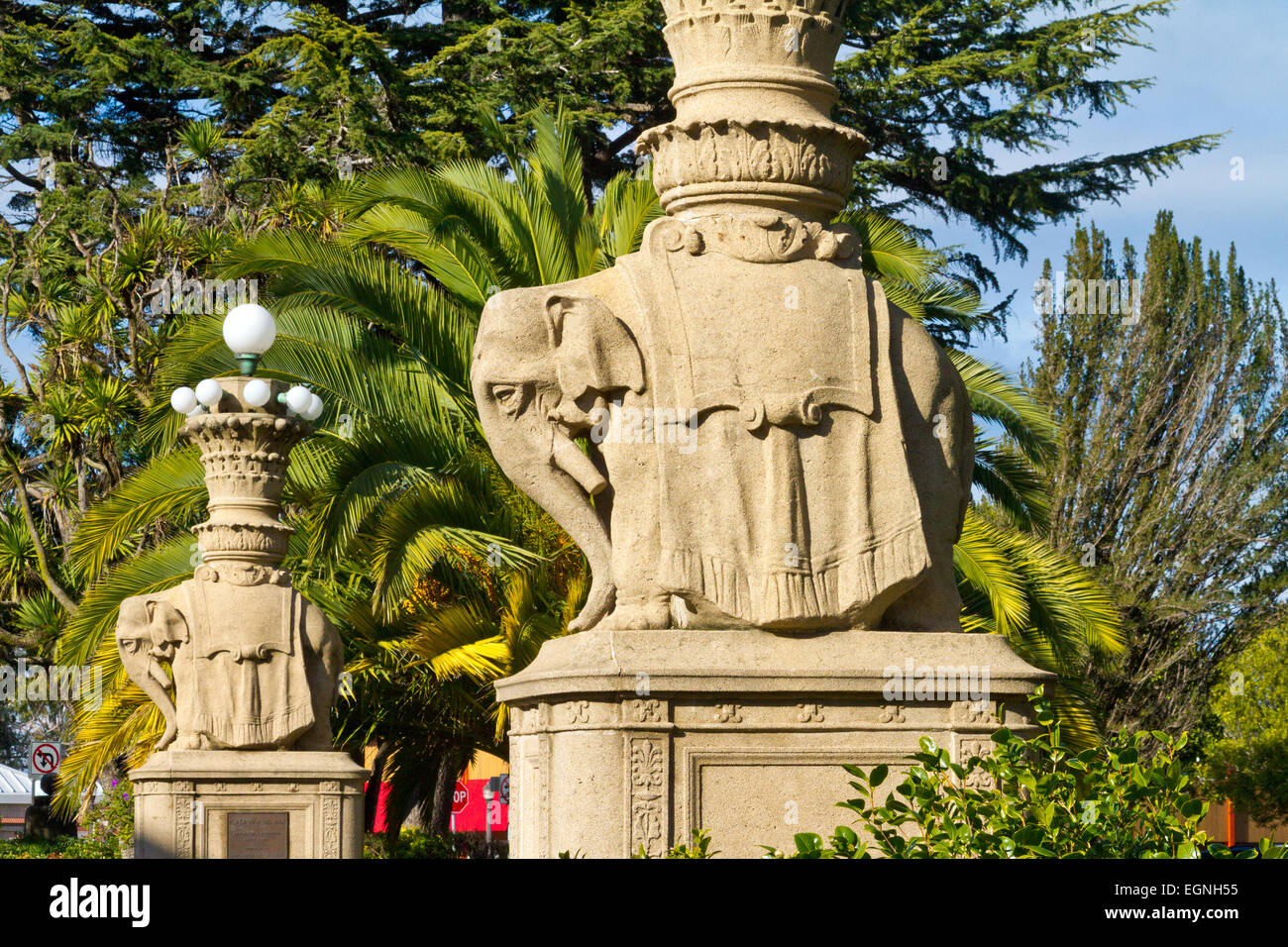 Elephant stone statues hires stock photography and images Alamy