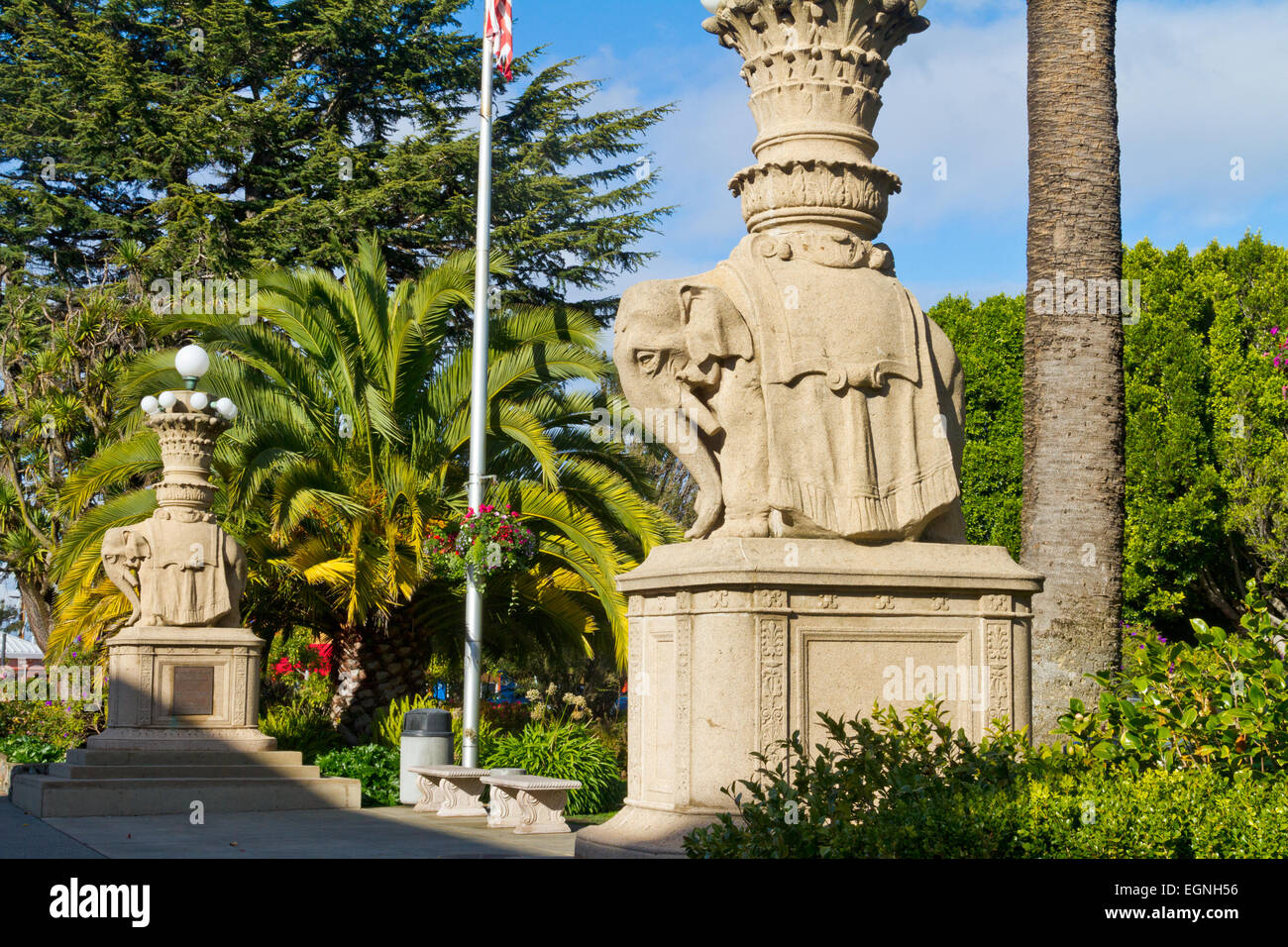 Elephant stone statues hires stock photography and images Alamy