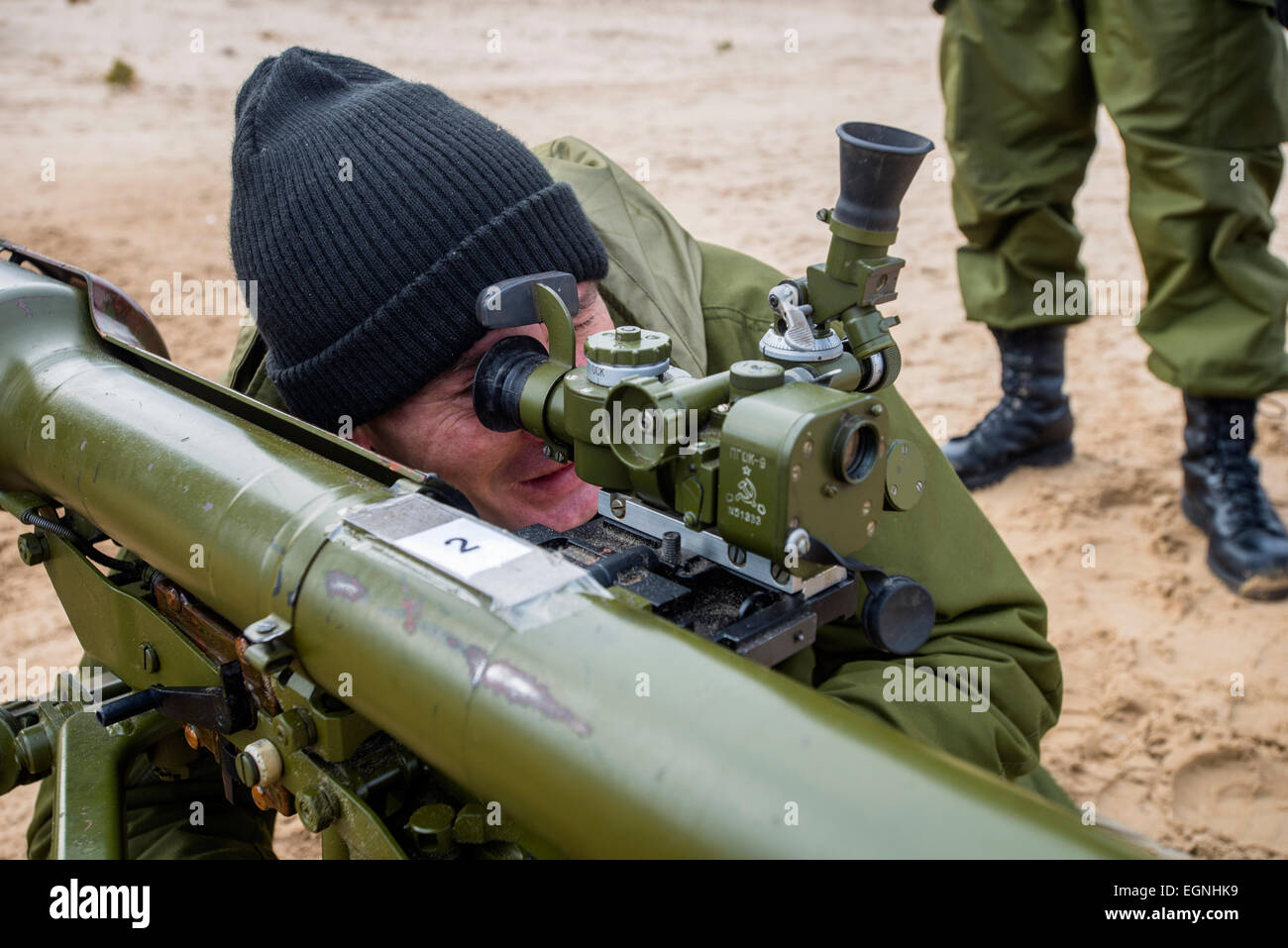 Cadet learns how to navigate SPG recoilless gun during firing training with SPG recoilless guns and Kalashnikov guns at the 169th Training center of Ukrainian Ground Forces, biggest military training formation in Ukraine, at Desna closed cantonment town, Ukraine. 25 of February. Photo by Oleksandr Rupeta Stock Photo