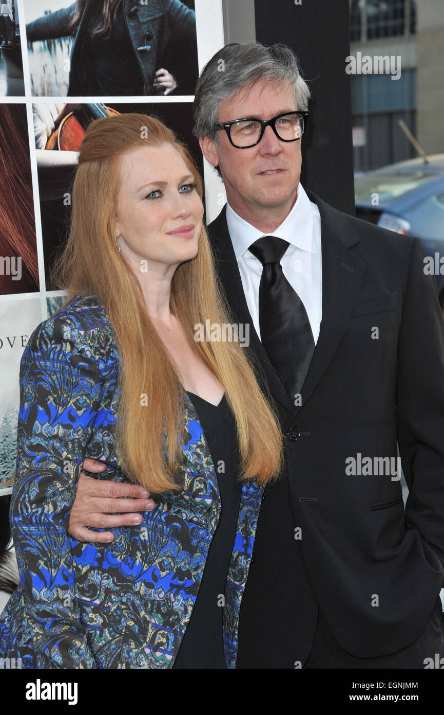 LOS ANGELES, CA - AUGUST 20, 2014: Mireille Enos & husband Alan Ruck at