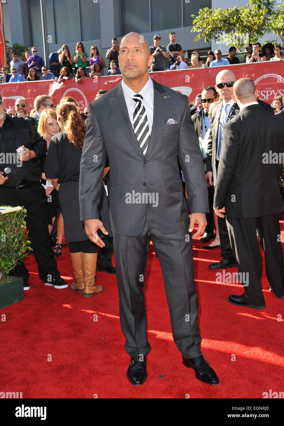 Apr. 17, 2002 - Los Angeles, CALIFORNIA - THE SCORPION KING.PREMIERE AT  UNIVERSAL AMPHITHEATE.LOS ANGELES, CA.MICHAEL CLARKE DUNCAN AND THE ROCK  (DWAYNE JOHNSON). FITZROY BARRETT / 4-17-2002 K24625FB (D)(Credit Image: ©  Globe