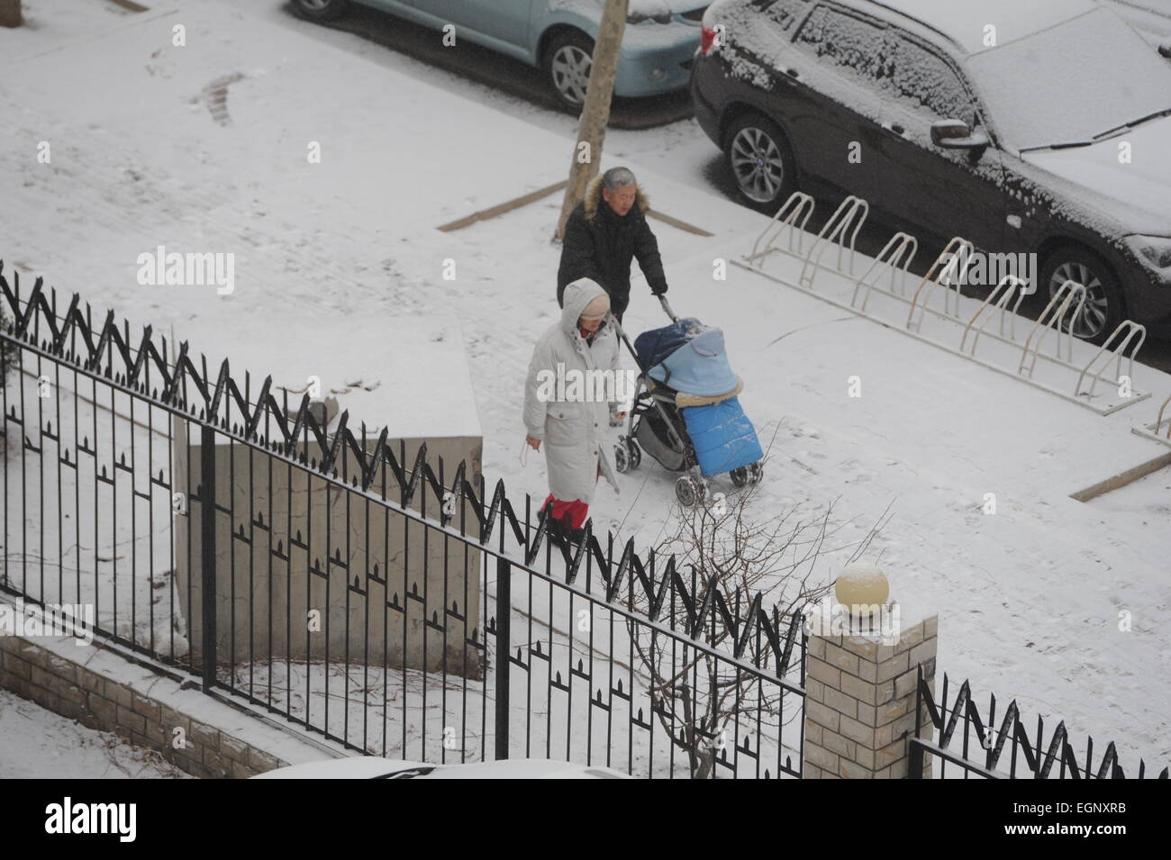 Beijing China 28th February 2015 Beijing Welcame Another Snow Weather In New Year That Fell On The 10th Day Of Spring Festival Credit Sipa Asia Zuma Wire Alamy Live News Stock Photo Alamy