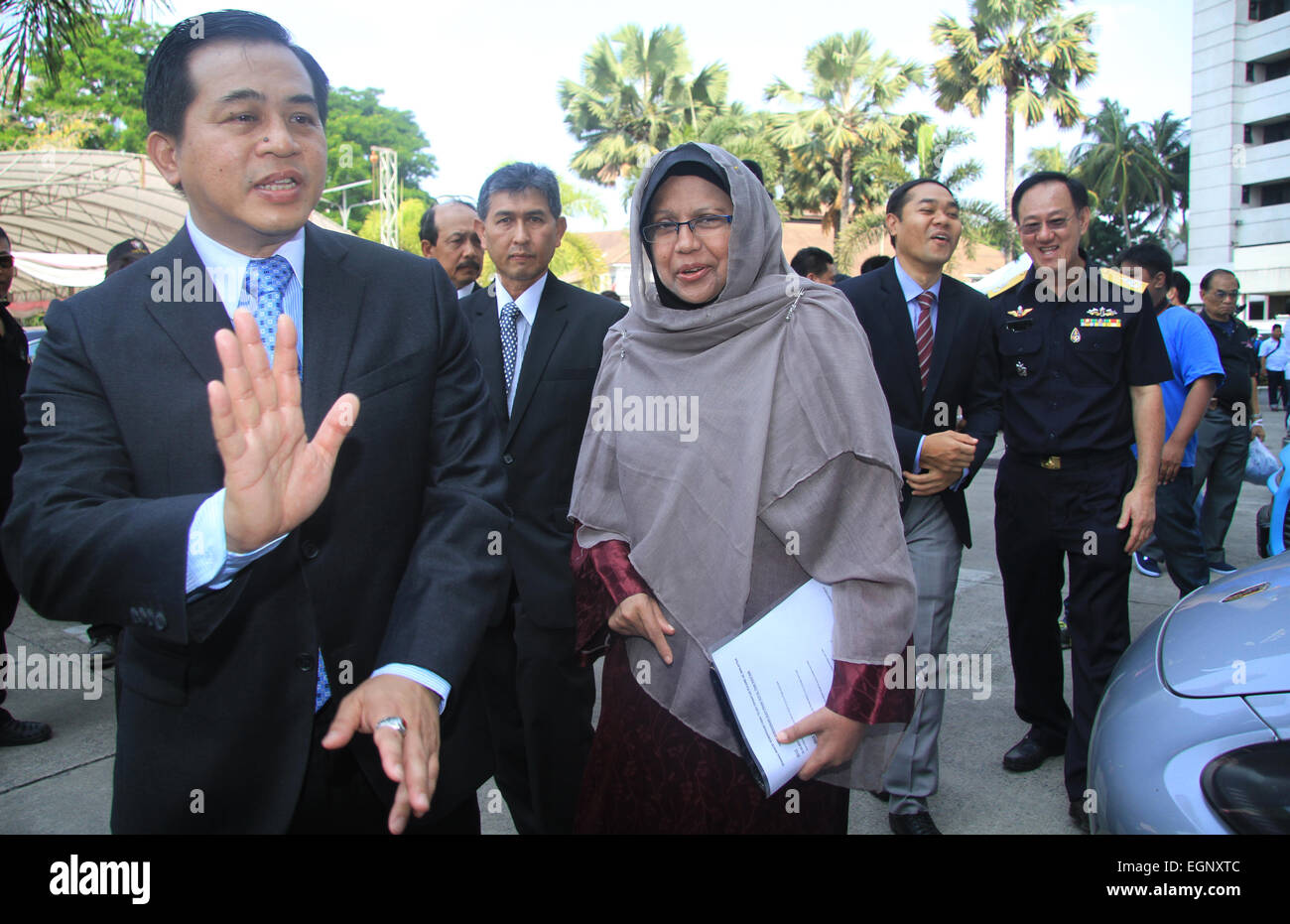 Somchai Sujjapongse, (R) Director General of Customs presided the