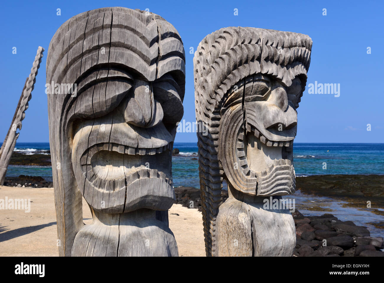Wooden Ki'i (carved images of gods) - Pu'uhonua O Honaunau National Historical Park, Big Island, Hawaii, USA Stock Photo
