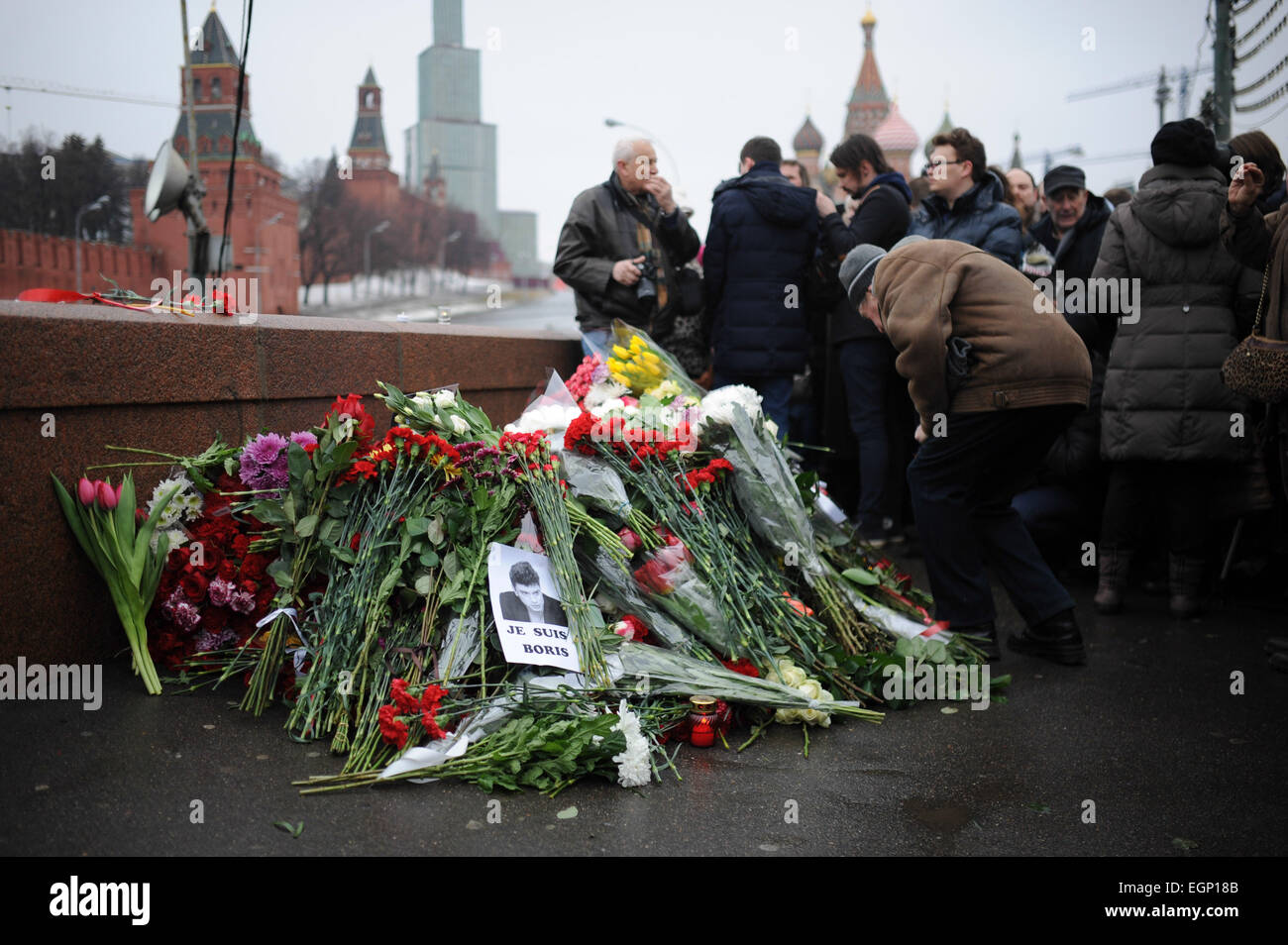 Moscow, Russia. 28th February, 2015. A man lays flowers on the murder site of Russian opposition leader Boris Nemtsov in Moscow, Russia, on Feb. 28, 2015. People came to the murder site of Boris Nemtsov for mourning on Saturday. Boris Nemtsov was shot and killed near the city center on Feb. 27, 2015. Credit:  Dai Tianfang/Xinhua/Alamy Live News Stock Photo