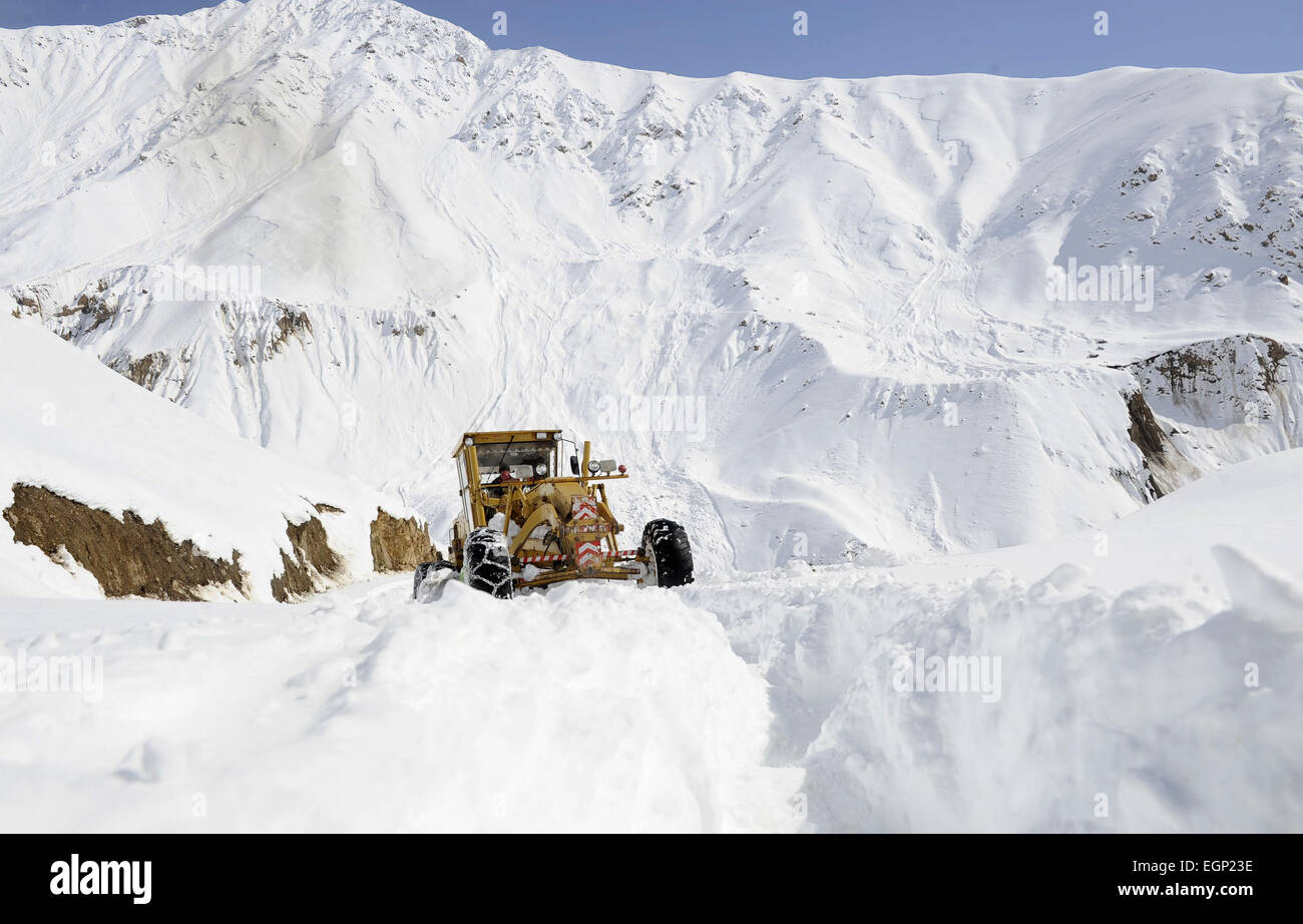 Panjshir. 28th Feb, 2015. A plow clears snow near the avalanche site in Panjshir province in eastern Afghanistan, Feb. 28, 2015. The death toll has risen to more than 250 while a number of others remain missing after avalanches struck parts of Afghanistan over the past couple of days, an official source said on Saturday. Credit:  Rahmin/Xinhua/Alamy Live News Stock Photo