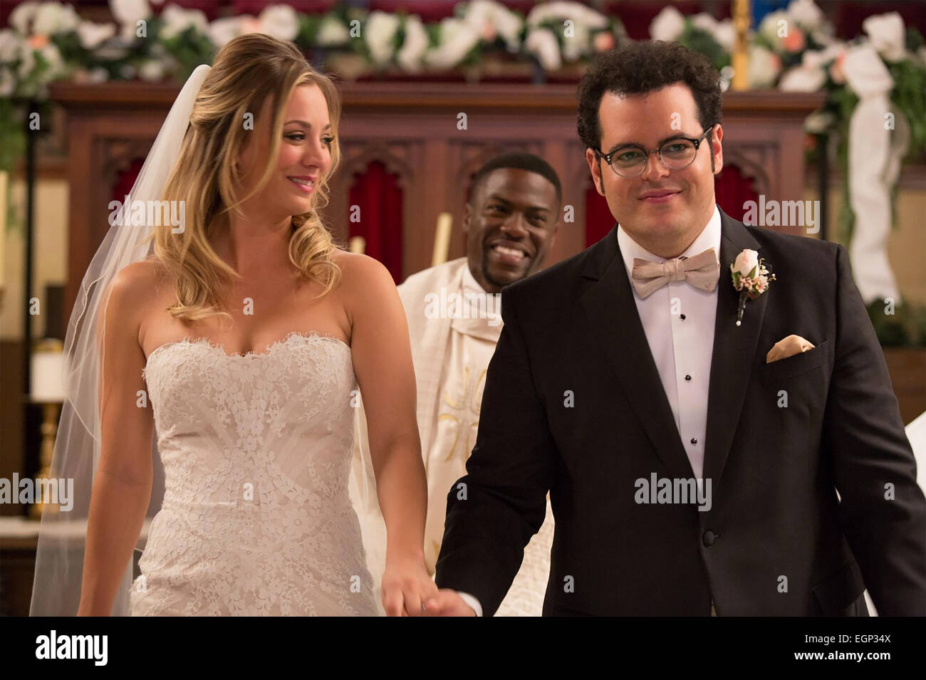 THE WEDDING RINGER 2015 Sony Pictures Entertainment film with from left Kaley Cuoco-Sweeting, Kevin Hart and Josh Gad Stock Photo