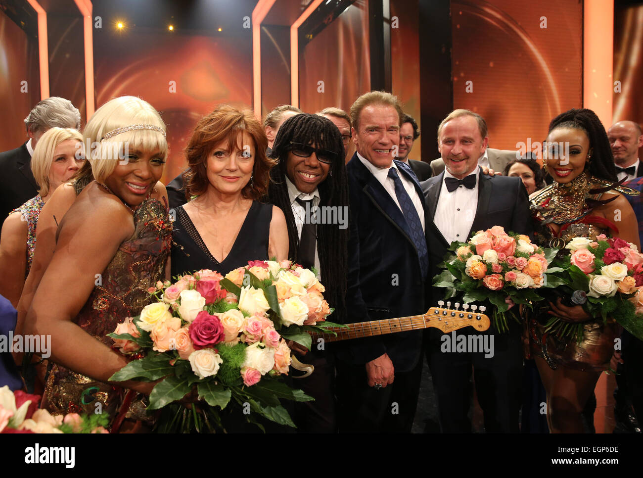 Hamburg, Germany. 27th Feb, 2015. US actress Susan Sarandon (2nd L), US music legend Nile Rodgers, Arnold Schwarzenegger and Alexander Held stand on stage during the 50th Golden Camera Award (Goldene Kamera) ceremony in Hamburg, Germany, 27 February 2015. Photo: Christian Charisius/dpa/Alamy Live News Stock Photo