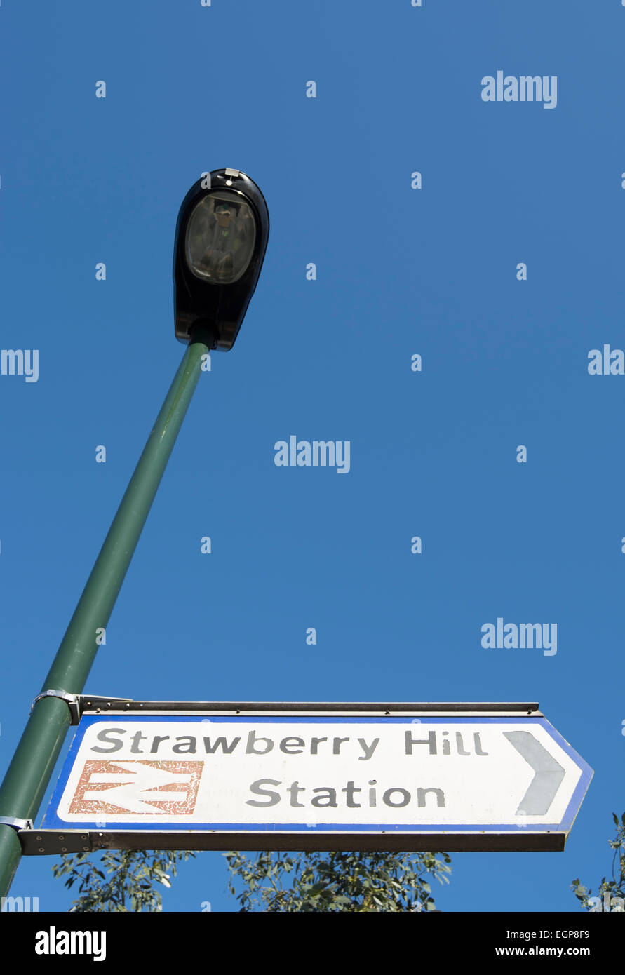 Strawberry hill railway station hires stock photography and images Alamy
