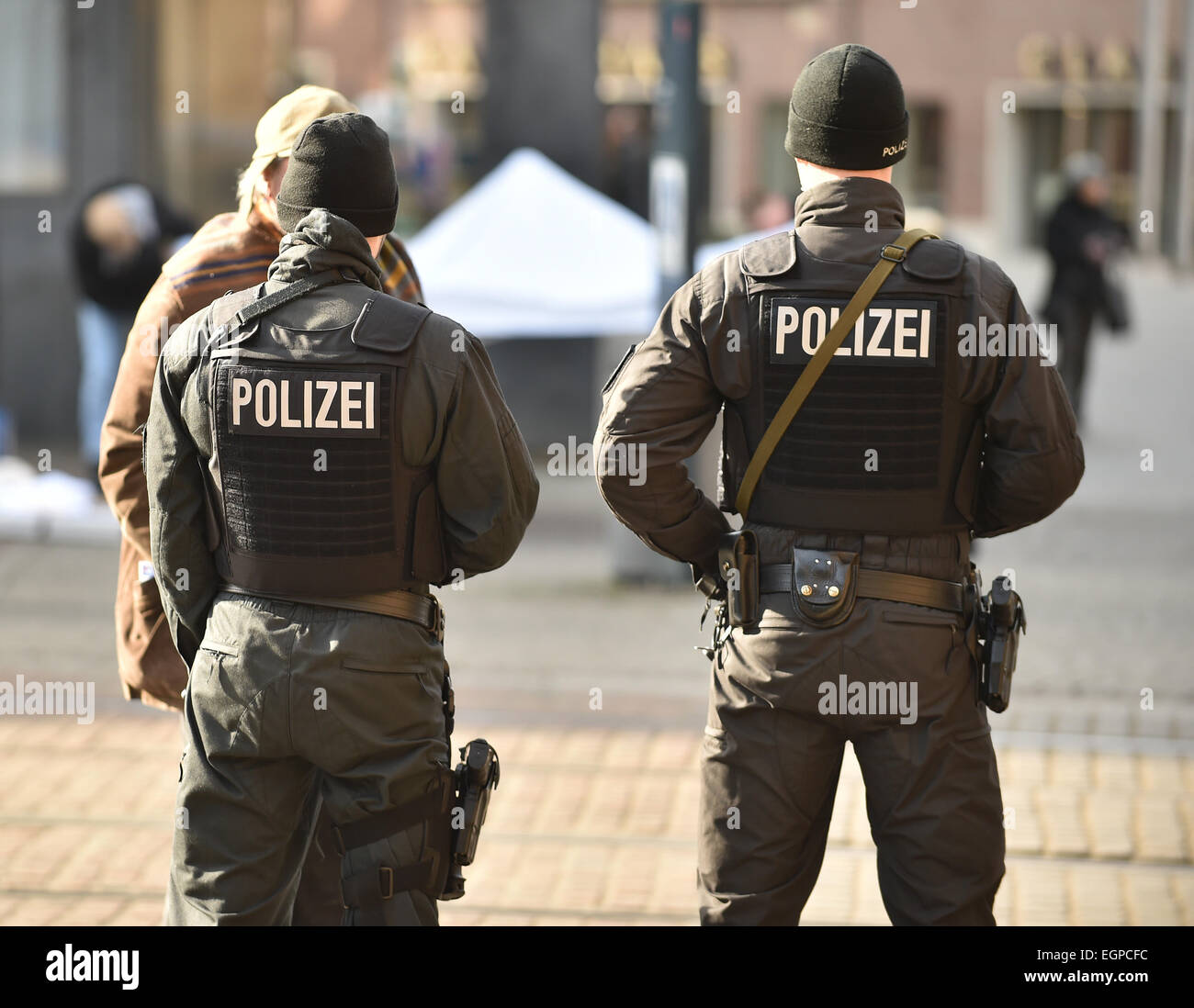 Bremen, Germany. 28th Feb, 2015. Police officers patrol the central