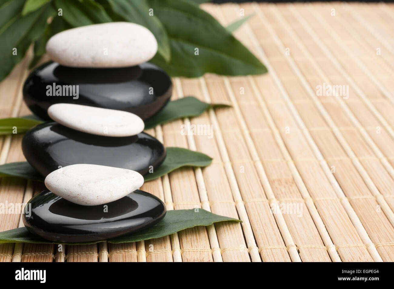Spa background bamboo stones hi-res stock photography and images - Alamy