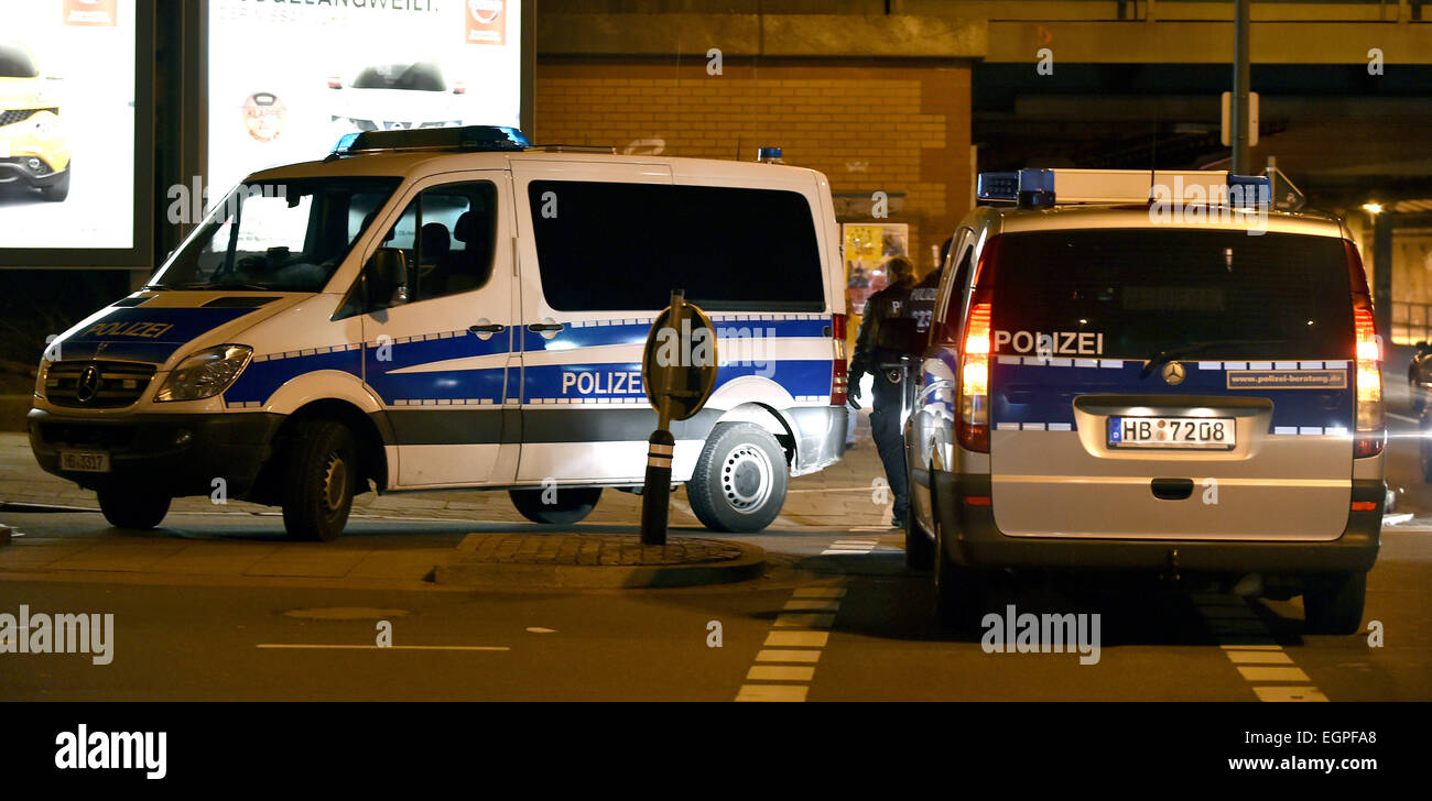 Bremen, Germany. 28th Feb, 2015. Police vehicles block the road during a house search operation at an Islamic culture centre in Bremen, Germany, 28 February 2015. Bremen police force had launched a large scale operation to avert a potential threat from a possible violence-prone group of Islamists. Photo: Carmen Jaspersen/dpa/Alamy Live News Stock Photo