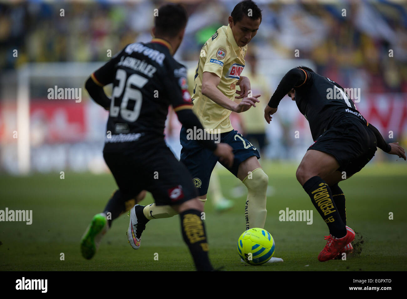 Mexico City, Mexico. 28th Feb, 2015. America's Paul Aguilar (C), vies for the ball with Leones Negros's Luis Telles (R), during the match of the 2015 Closing Tournament of MX League in the Azteca Stadium, in Mexico City, capital of Mexico, on Feb. 28, 2015. © Pedro Mera/Xinhua/Alamy Live News Stock Photo