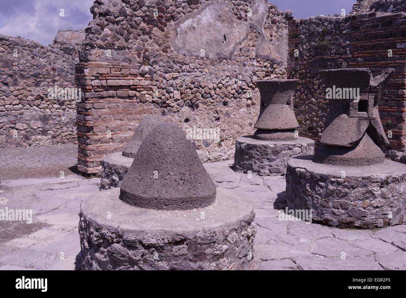 Pompei old mill, bakery, grinding stones + oven Stock Photo
