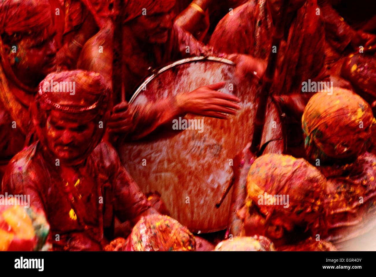 Thousands of Hindu devotees took part and celebrate 'Lathmar Holi'. The colours fill the atmosphere as people throw abeer and gulal in the air showing great joy and mirth in the arrival of this Spring Festival. The rituals of the ancient festival of Holi are religiously followed every year with care and enthusiasm. © Shashi Sharma/Pacific Press/Alamy Live News Stock Photo