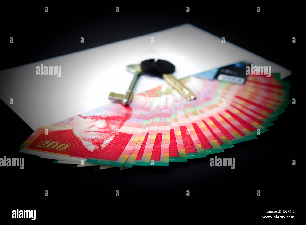 White envelope with money, keys and a credit card Stock Photo Alamy