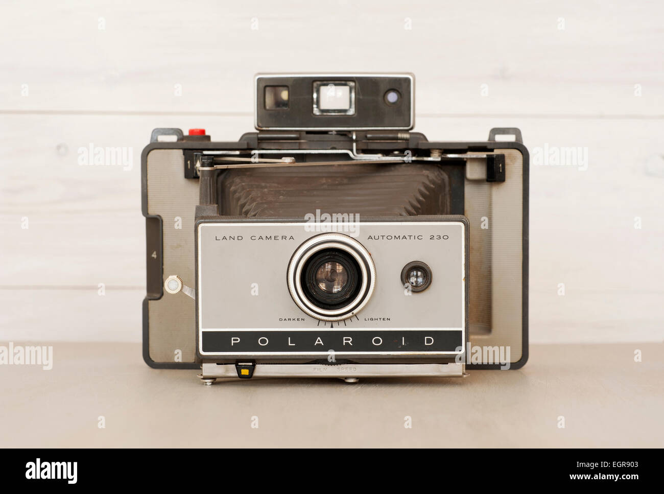 Vintage Polaroid 230 Land Camera Stock Photo - Alamy