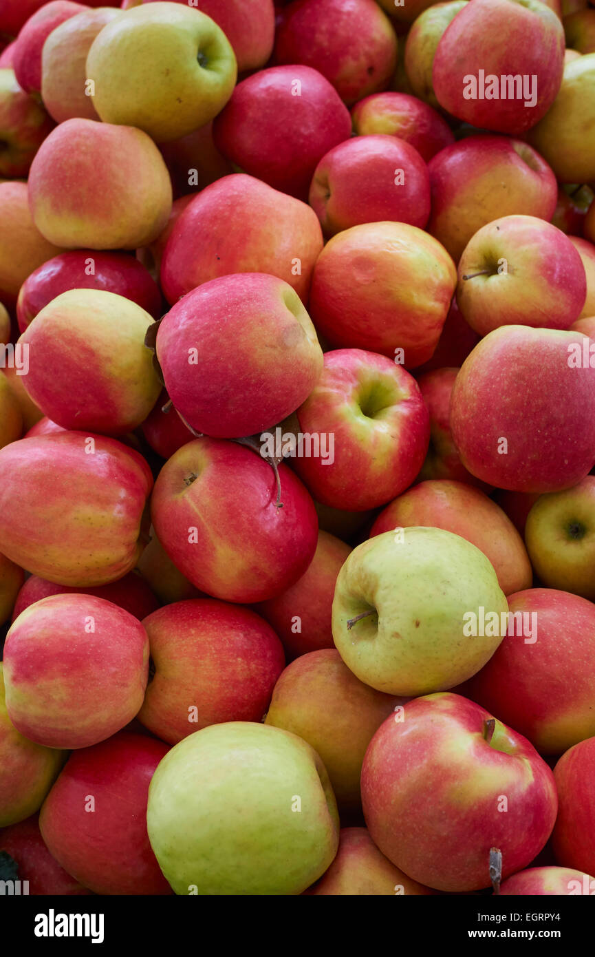 Granny smith pink lady apples hi-res stock photography and images - Alamy