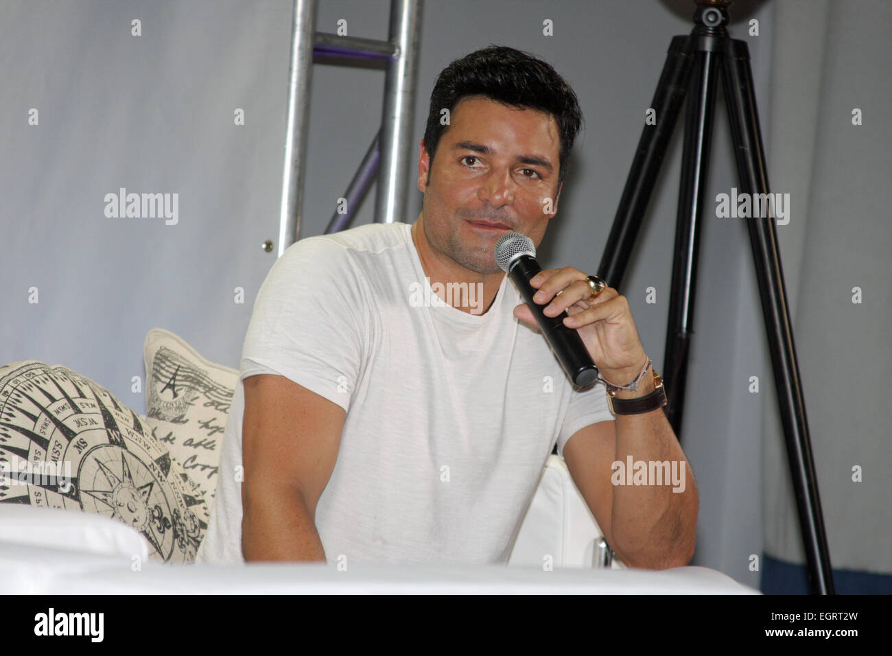 Chayanne continues his promo tour for his new album 'En todo Estare ...