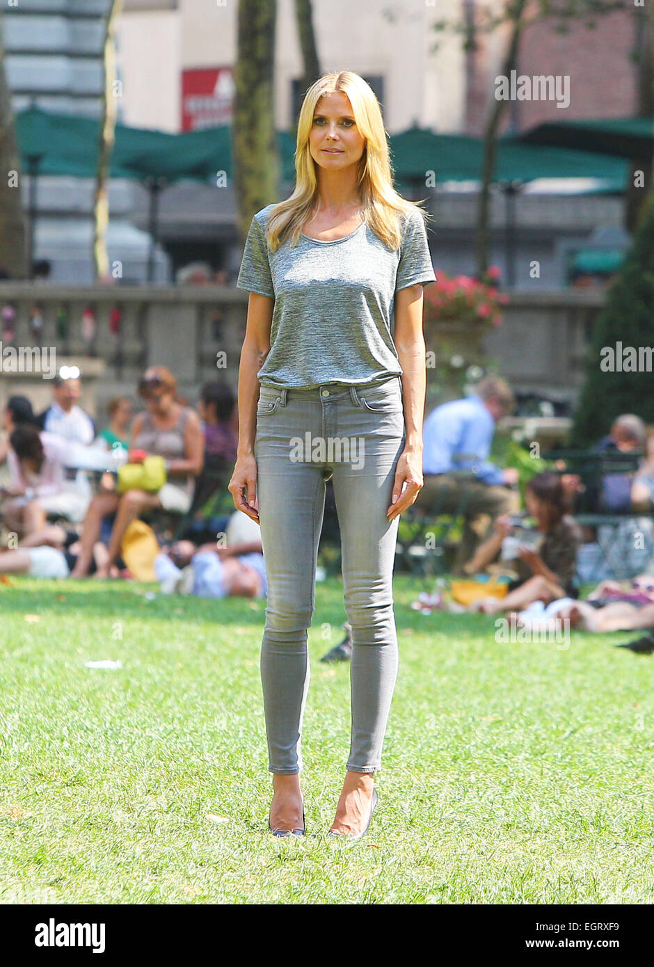 Heidi Klum dressed casually in skinny jeans and a grey top modeling for a  photo shoot Featuring: Heidi Klum Where: New York City, United States When:  27 Aug 2014 Stock Photo - Alamy