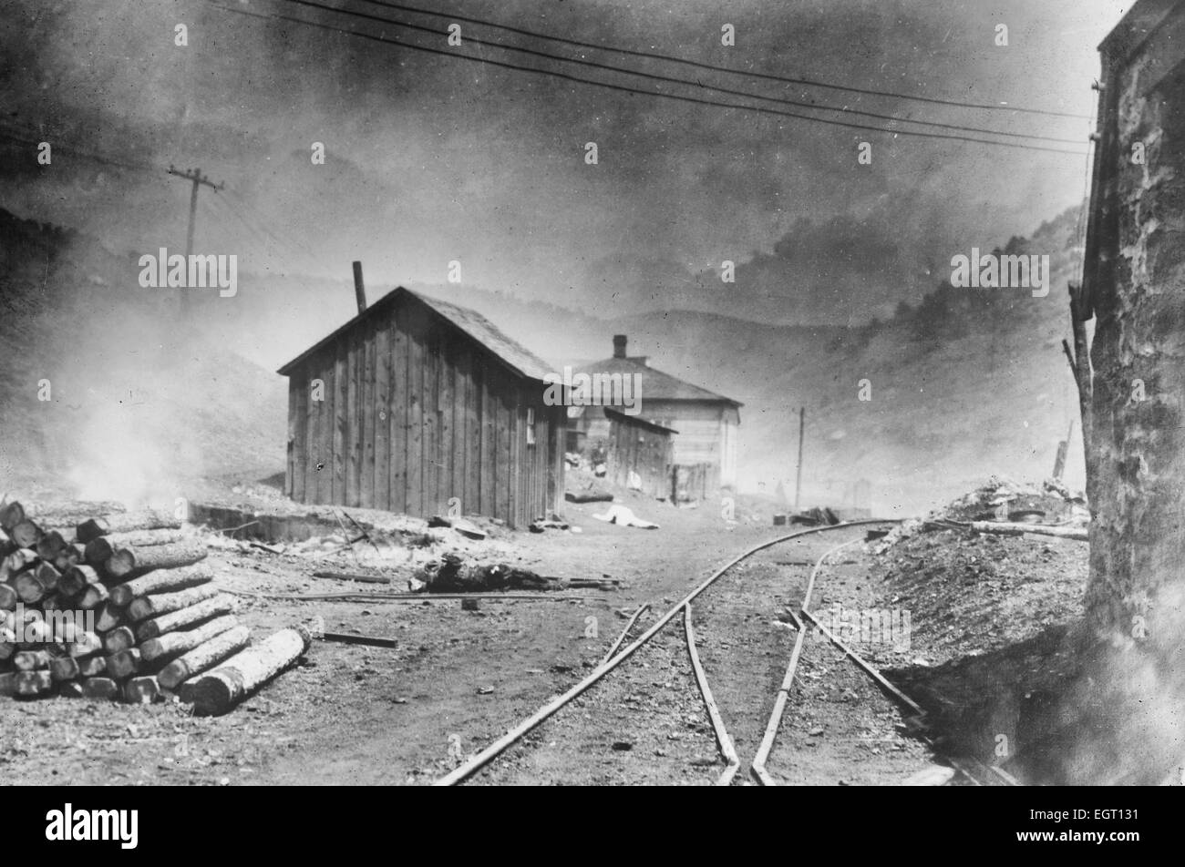 Burning of miner's camp at Forbes during strike battle, Colorado. Two bodies shrouded under a sheet at Ludlow Massacre, during which a tent camp of striking miners at Ludlow Colorado was attacked by the Colorado National Guard on April 20, 1914. Stock Photo