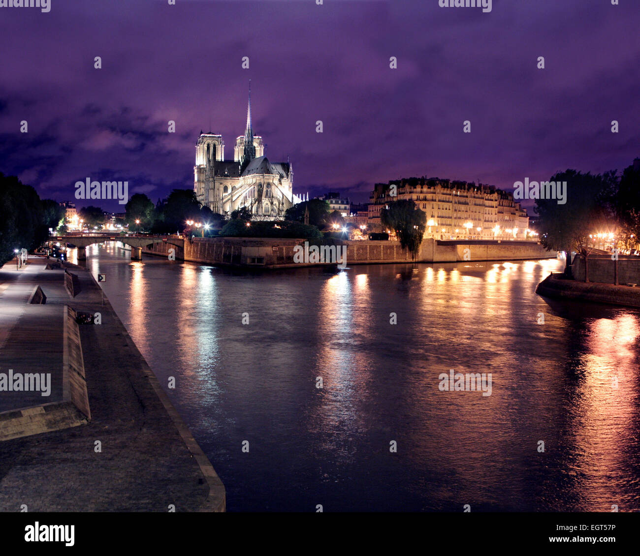 Notre dame de Paris viewed from Pont de la Tournelle Stock Photo - Alamy