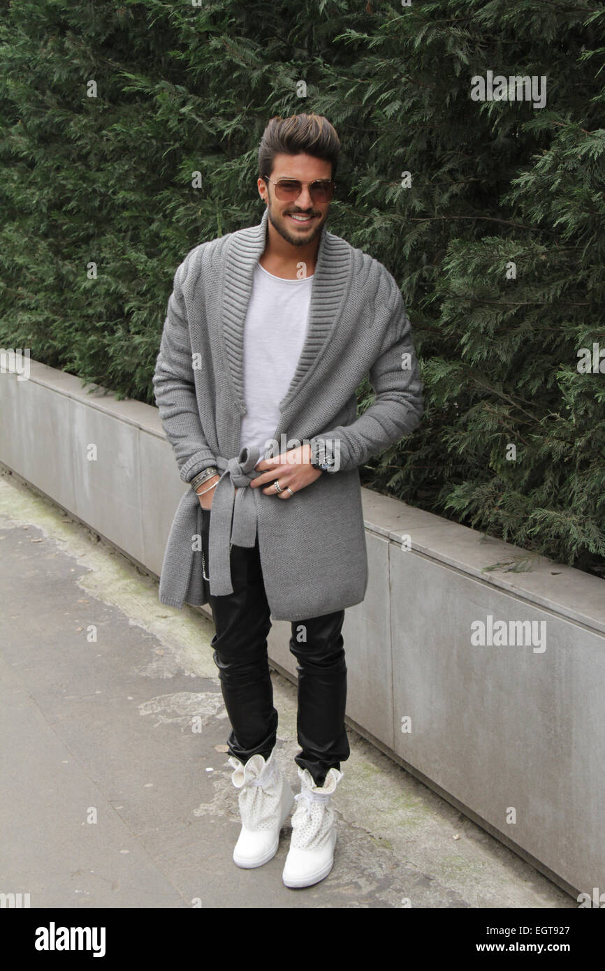 Fashion blogger Mariano Di Vaio, of mdvstyle.com, arriving at the Emporio  Armani runway show in Milan - Feb 27, 2015 - Photo: Runway Manhattan/Paolo  Diletto/picture alliance Stock Photo - Alamy
