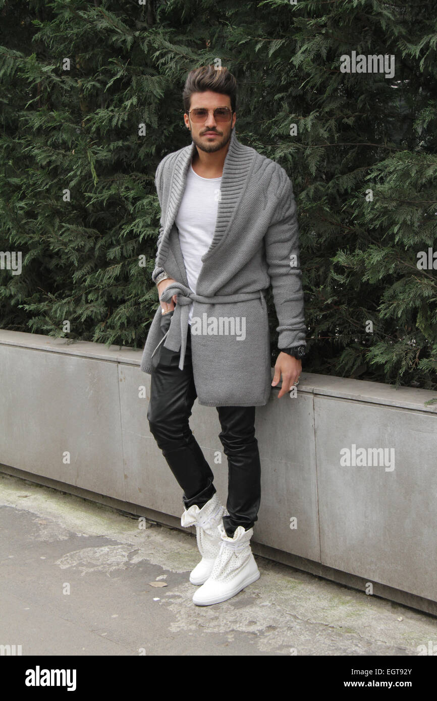 Fashion blogger Mariano Di Vaio, of mdvstyle.com, arriving at the Emporio  Armani runway show in Milan - Feb 27, 2015 - Photo: Runway Manhattan/Paolo  Diletto/picture alliance Stock Photo - Alamy