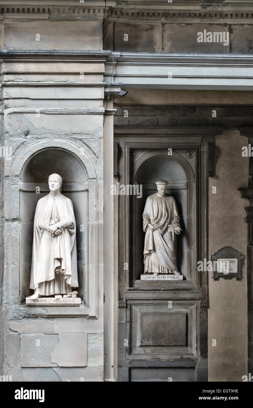 The exterior of the Uffizi Gallery in Florence is decorated with 19c statues - Cosimo de' Medici (right), the 14c artist Andrea Orcagna (left) Stock Photo