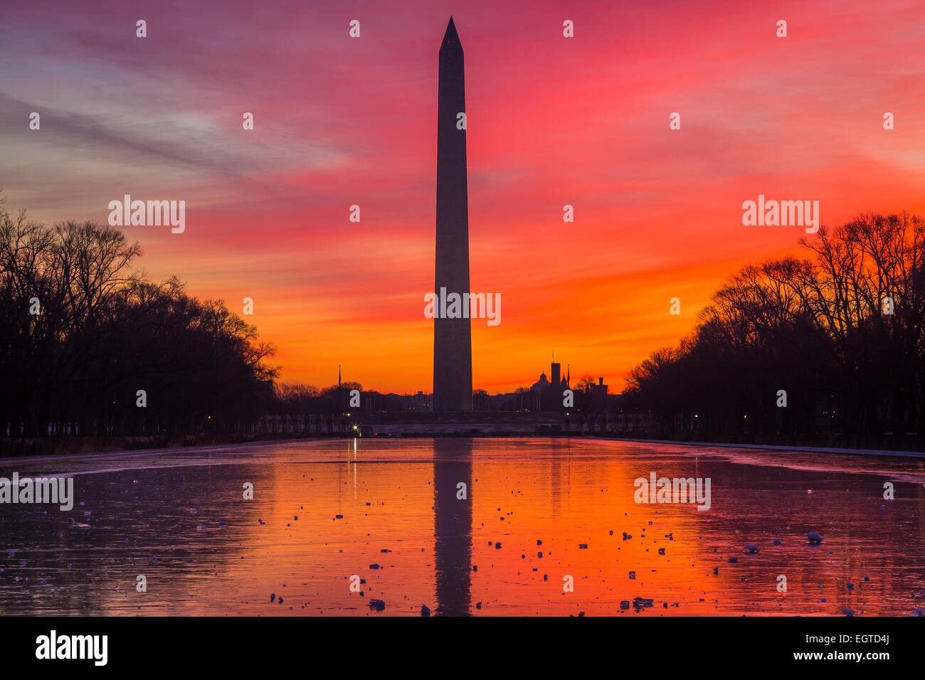 The Washington Monument is an obelisk near the west end of the National Mall in Washington, D.C. Stock Photo