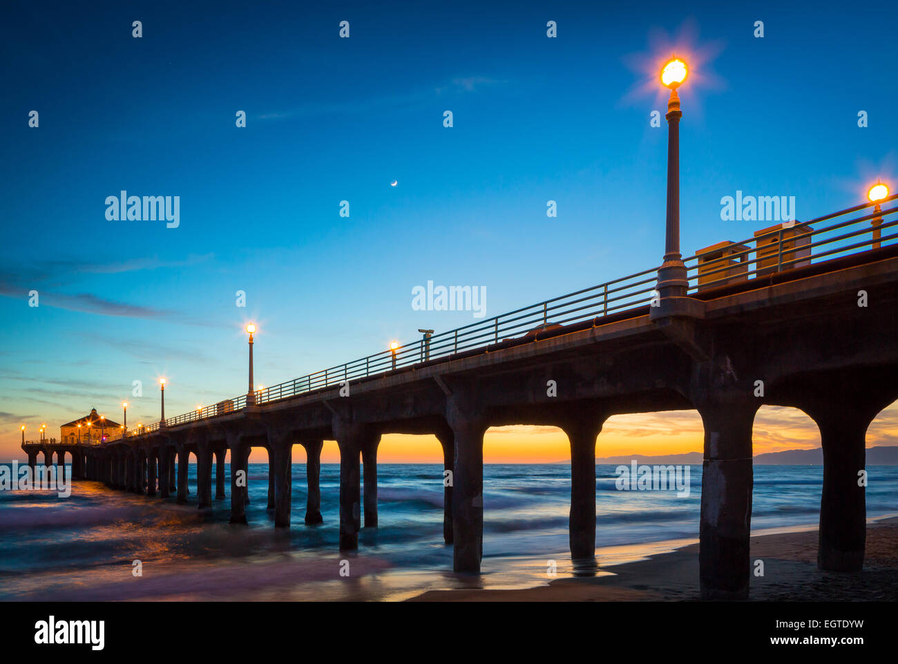 The Manhattan Beach Pier is a pier located in Manhattan Beach, California, on the coast of the Pacific Ocean. Stock Photo