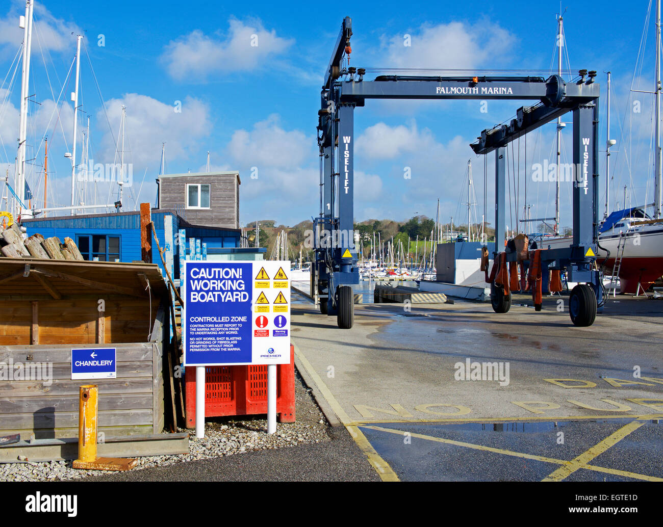 Boat lift at Falmouth Marina, Cornwall, England UK Stock Photo Alamy