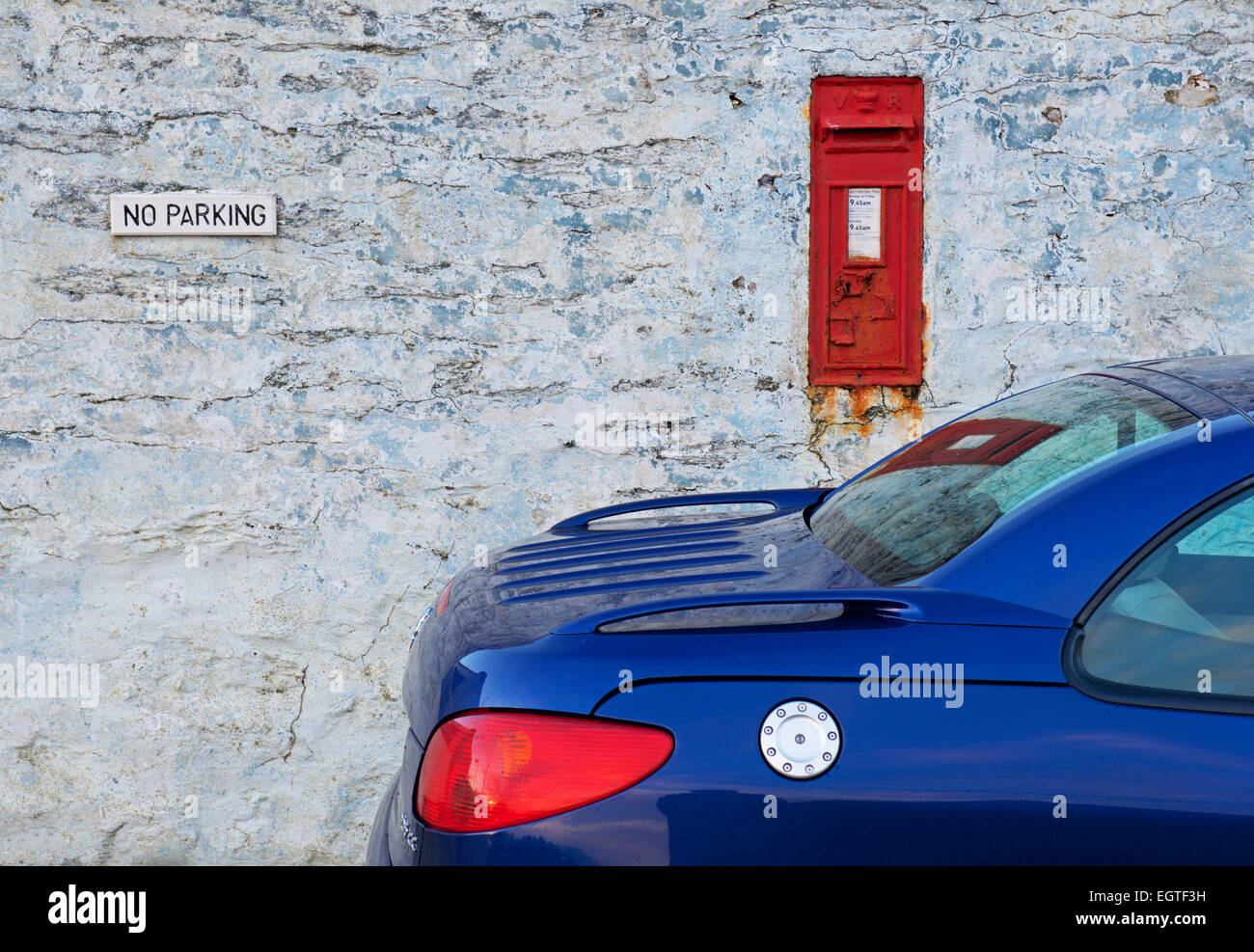 No parking sign and car hi-res stock photography and images - Alamy