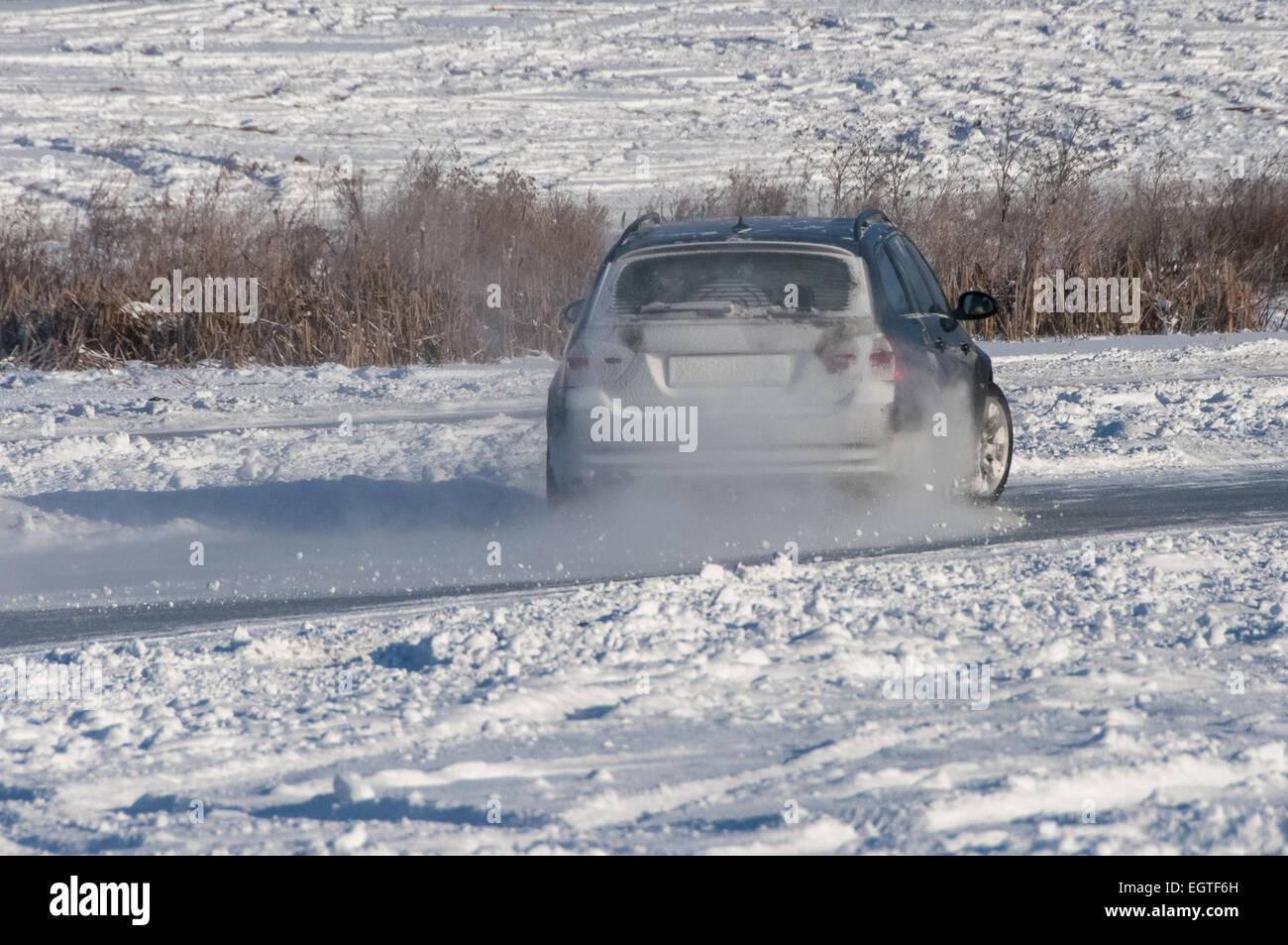 Snow drift road hi-res stock photography and images - Alamy Snow drift road hi-res stock photography and images - Alamy