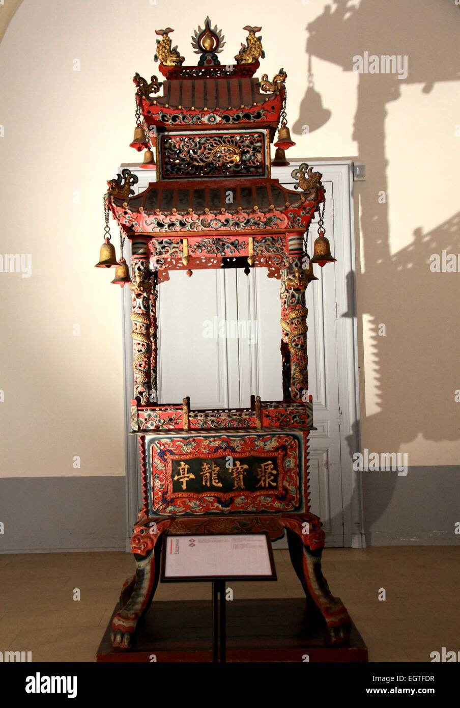 Paris, France. 2nd Mar, 2015. This photo taken on July 21st, 2014 shows a pavillion-shaped antique in the Chinese Museum of the Chateau de Fontainebleau, southeast of Paris, France. Fifteen rare antiques were stolen on Sunday morning in the Chinese Museum of the Chateau de Fontainebleau, southeast of Paris, the French culture ministry said. Credit:  Xinhua/Alamy Live News Stock Photo