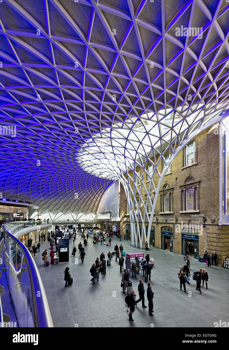 Kings Cross Station concourse and roof canopy Stock Photo