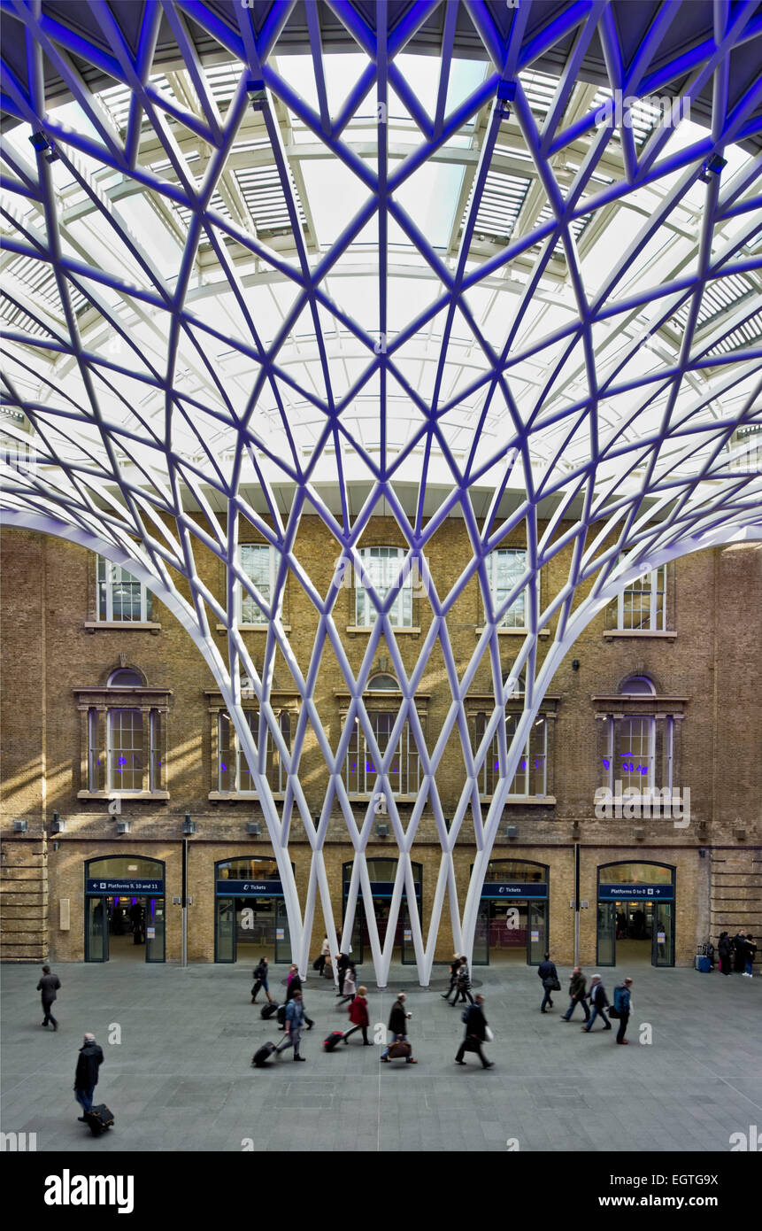 Kings Cross Station  concourse and roof canopy Stock Photo