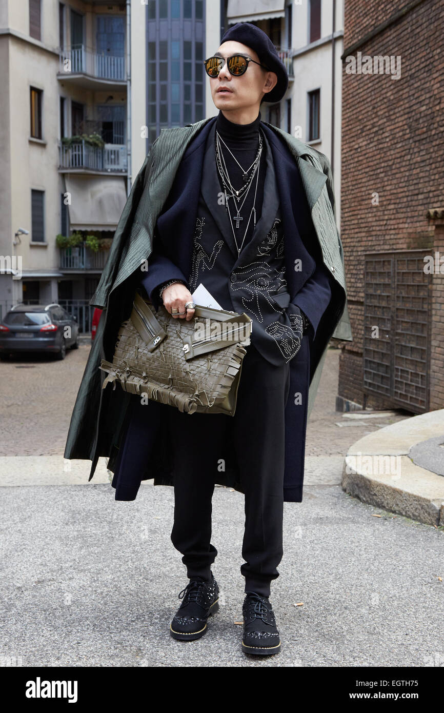 A pedestrian poses for a street style snap during the Paris Fashion Week  Fall/Winter 2019 in Paris, France, 27 February 2019 Stock Photo - Alamy