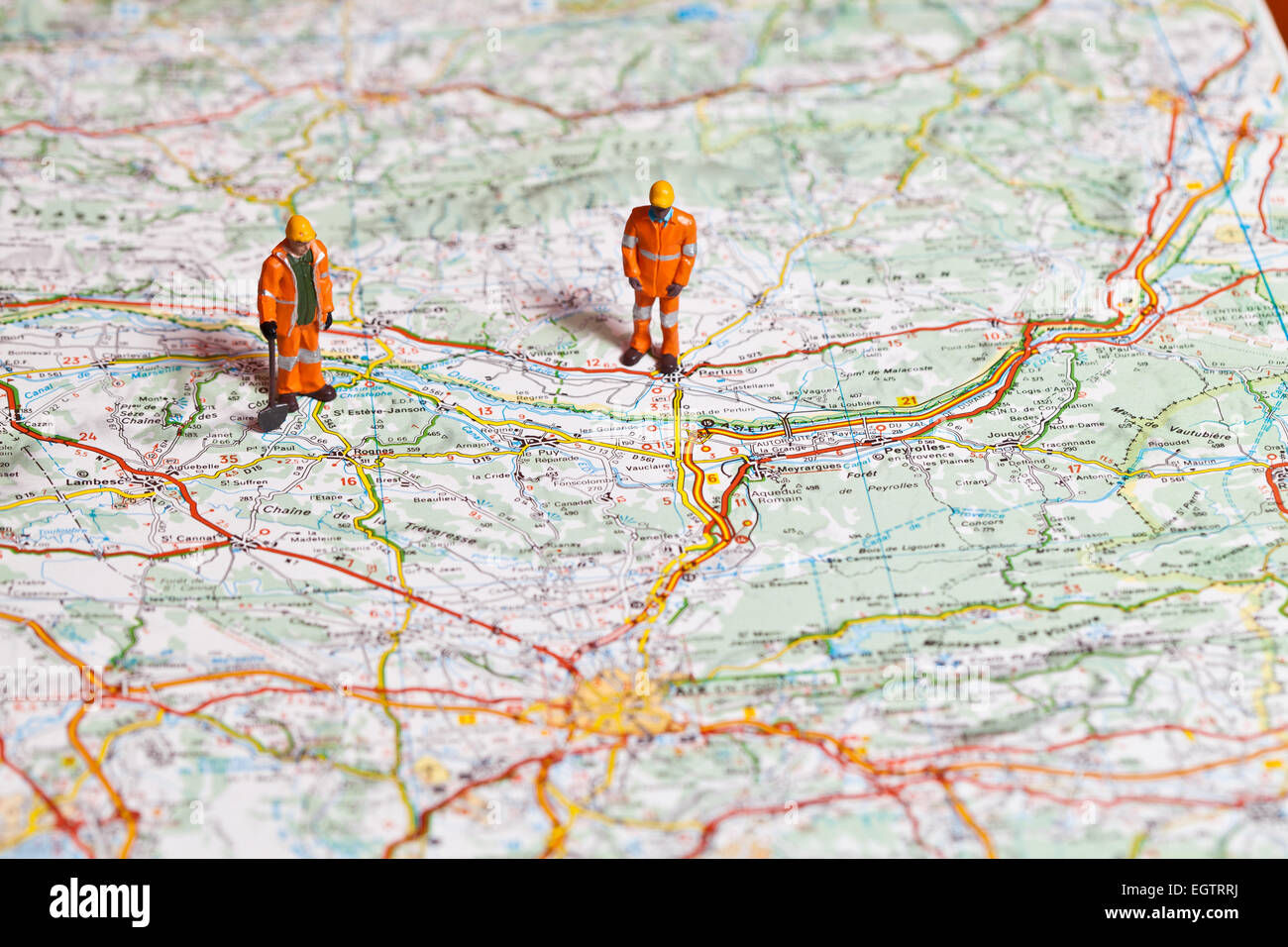 Miniature people on map hi-res stock photography and images - Alamy