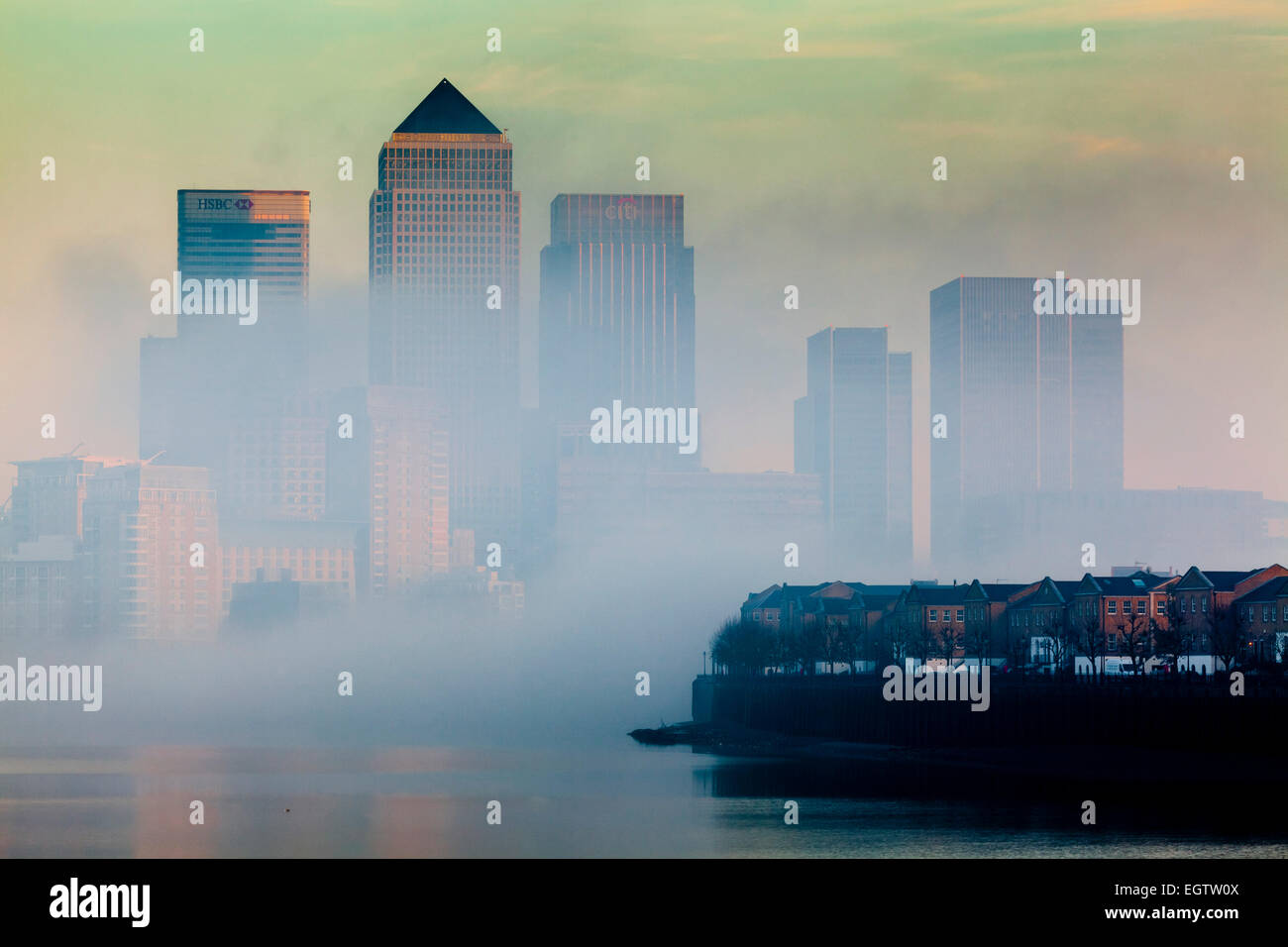 Canary wharf skyline hi-res stock photography and images - Alamy