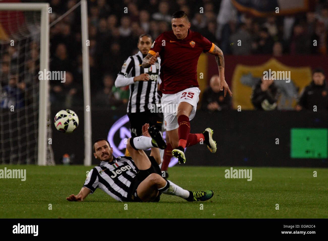Rome, Italy. 02nd Mar, 2015. Serie A Football. AS Roma versus Juventus. Jose' Holebas (Rom) is challenged by Leonardo Bonucci (Juv) Credit:  Action Plus Sports/Alamy Live News Stock Photo
